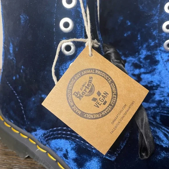 Dr. Martens 1460 Vegan Velvet 7 Women’s - Picture 11 of 11